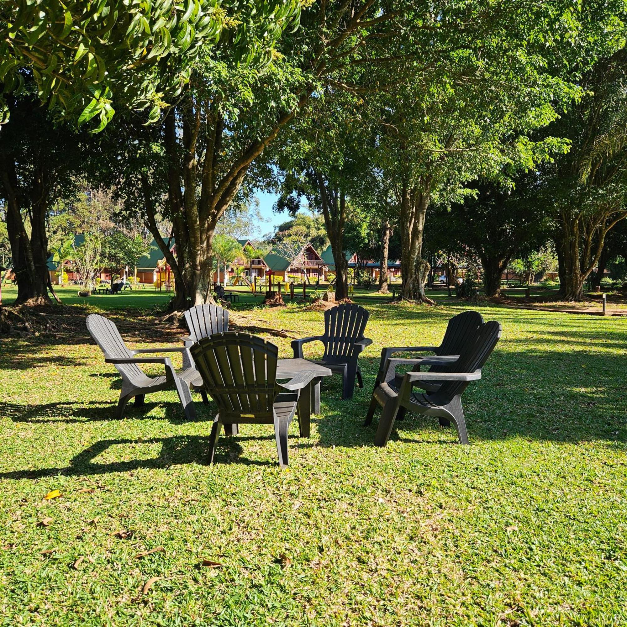 Cabanas El Refugio Del Mensu Villa Puerto Iguazu Exterior photo